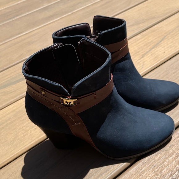Like new, nave blue ankle boots - Picture 5 of 5